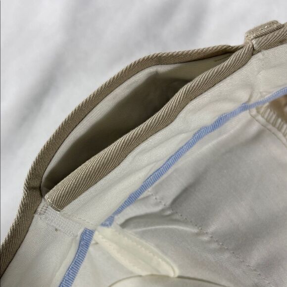 Lands' End mens khaki rugged double pleated expandable 9" chino shorts - size 42 - Picture 7 of 12